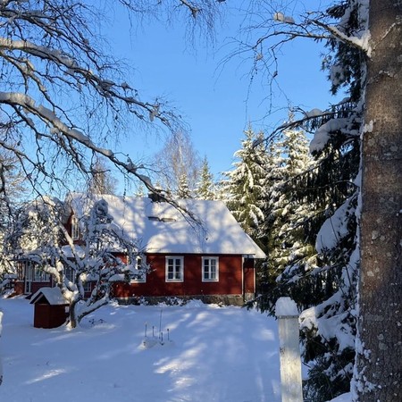 Haus in Schweden bei Schnee